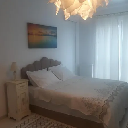 Little House Апартаменти